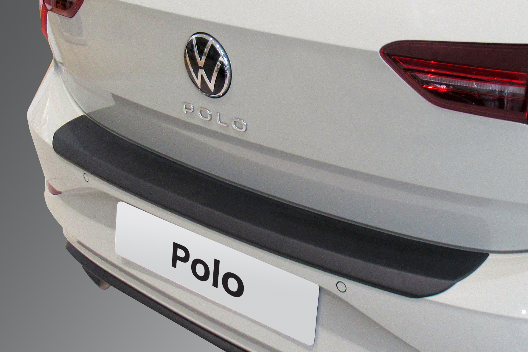 VW (AW) www.sonnenschutz-pkw.de Polo LADEKANTENSCHUTZ Facelift -