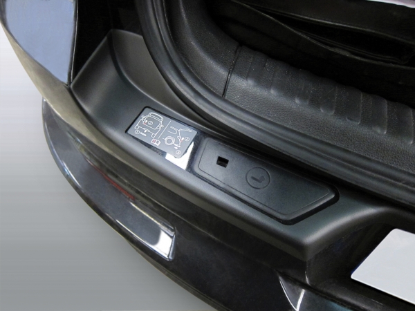 Ladekantenschutz VW Tiguan 5N mit Schwenk AHK innen